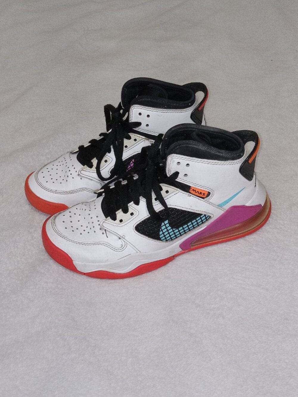 Nike Air Jordan Mars 270 GS 5.5Y Youth White Hyper Violet Total Orange Black - Picture 3 of 13
